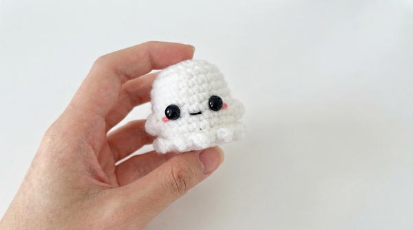 NO SEW!! HALLOWEEN IS COMING SOON!! GHOST KNITTING TUTORIAL (NO SEW) 7