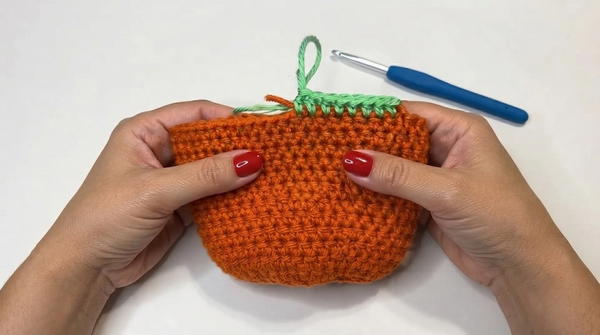 Pumpkin treat bag crochet tutorial 6