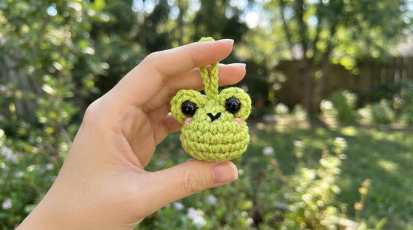 SHORT AND EASY!! TUTORIAL ON HOW TO KNIT A MINI FROG 2