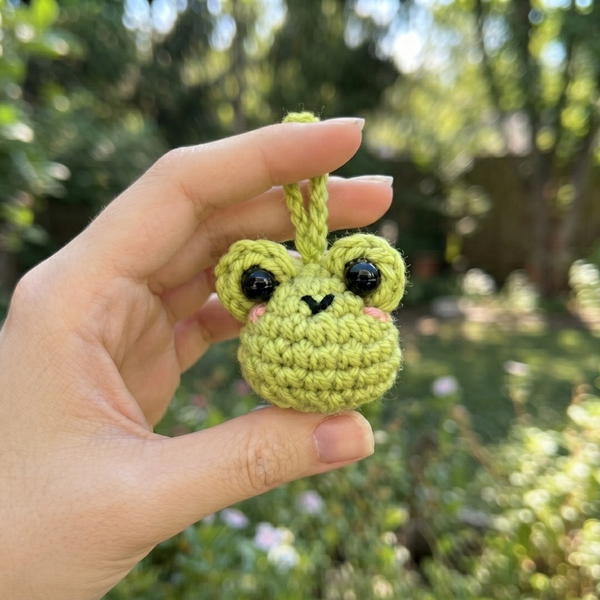 SHORT AND EASY!! TUTORIAL ON HOW TO KNIT A MINI FROG 8