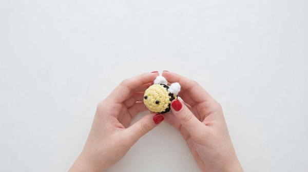 SHORT & EASY!! BEE KNITTING TUTORIAL BEE AMIGURUMI KNITTING TUTORIAL FOR BEGINNERS 8