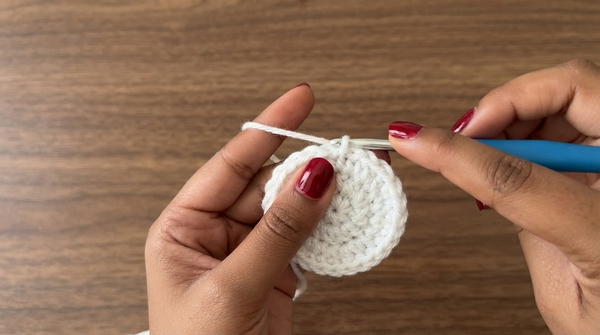 how to crochet a ghost 👻 extremely beginner tutorial, STEP-BY-STEP 4