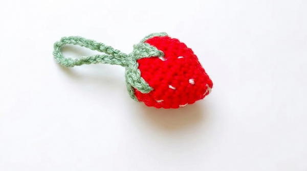 how to make a strawberry keychain for beginners 7