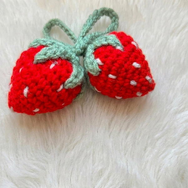 how to make a strawberry keychain for beginners 9
