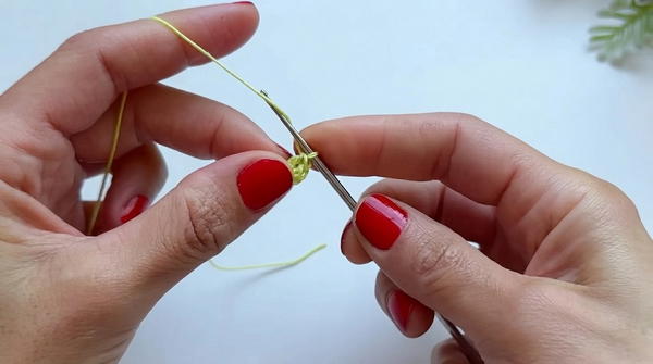 A VERY DELICATE AND EASY FLOWER CHAIN ENGLISH SUBTITLES 3