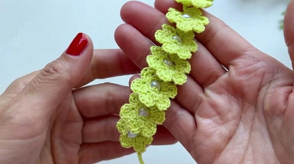 A VERY DELICATE AND EASY FLOWER CHAIN ENGLISH SUBTITLES 6
