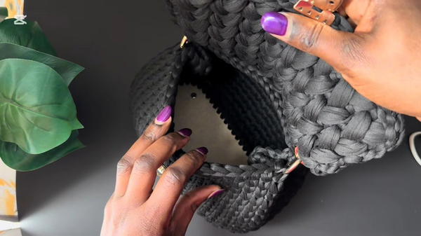 Beginner Crochet Bag Step-by-Step Tutorial (15)