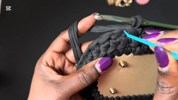 Beginner Crochet Bag Step-by-Step Tutorial (4)