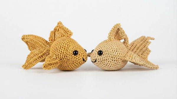 Crochet a realistic amigurumi fantail fish 2