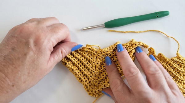 Crochet a realistic amigurumi fantail fish 4