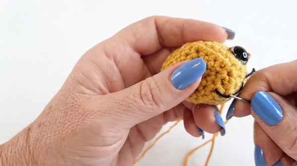 Crochet a realistic amigurumi fantail fish 5