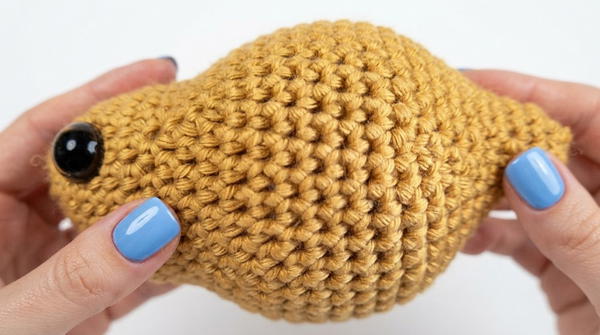 Crochet a realistic amigurumi fantail fish 7