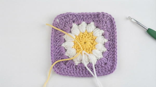 Crochet this gorgeous Daisy Square - EASY 6