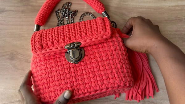 HOW TO CROCHET a BAG with T-SHIRT YARN (11)