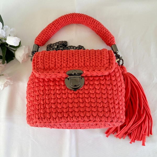 HOW TO CROCHET a BAG with T-SHIRT YARN (13)