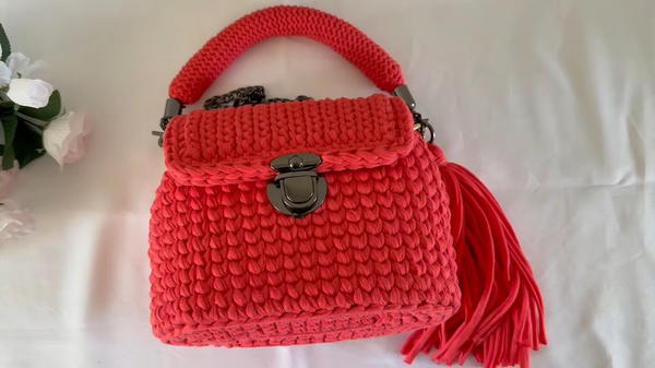 HOW TO CROCHET a BAG with T-SHIRT YARN (4)