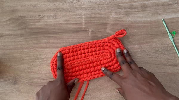 HOW TO CROCHET a BAG with T-SHIRT YARN (6)