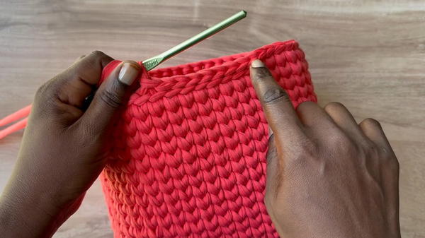 HOW TO CROCHET a BAG with T-SHIRT YARN (7)