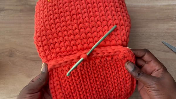 HOW TO CROCHET a BAG with T-SHIRT YARN (9)