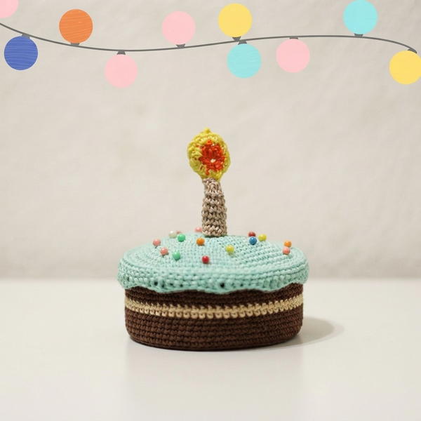 How To Crochet Amigurumi Pincushion Cake 11