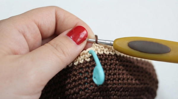 How To Crochet Amigurumi Pincushion Cake 4