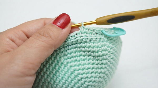 How To Crochet Amigurumi Pincushion Cake 5