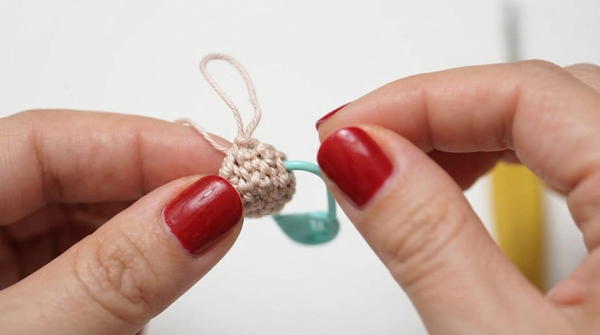 How To Crochet Amigurumi Pincushion Cake 6