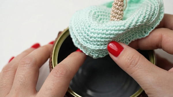 How To Crochet Amigurumi Pincushion Cake 8