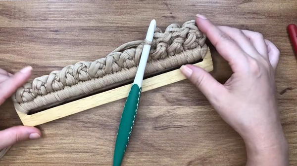 How To Crochet Bag With T-shirt Yarn And Wooden Accessory 4