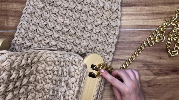 How To Crochet Bag With T-shirt Yarn And Wooden Accessory 7