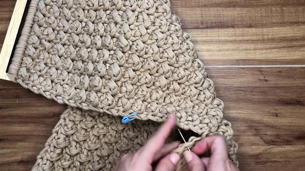 How To Crochet Bag With T-shirt Yarn And Wooden Accessory 8