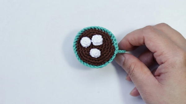 How To Crochet Cup of cocoa with chocolates 8