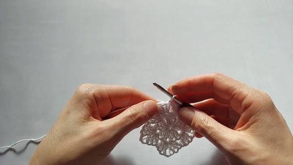 How To Crochet Star For The Top Of The Christmas Tree Q (6)