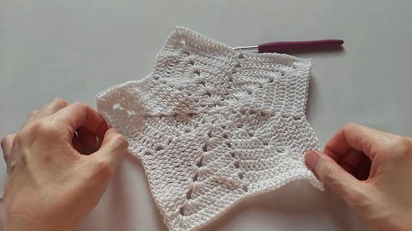 How To Crochet Star For The Top Of The Christmas Tree Q (8)