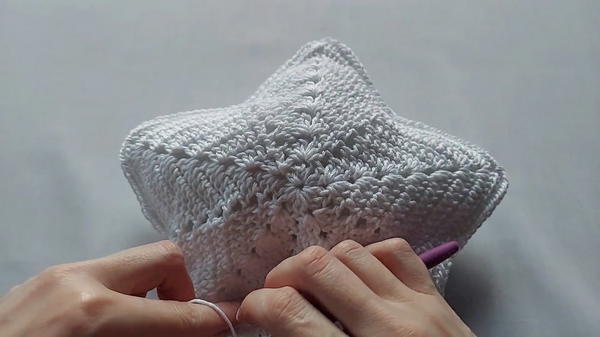 How To Crochet Star For The Top Of The Christmas Tree Q (9)