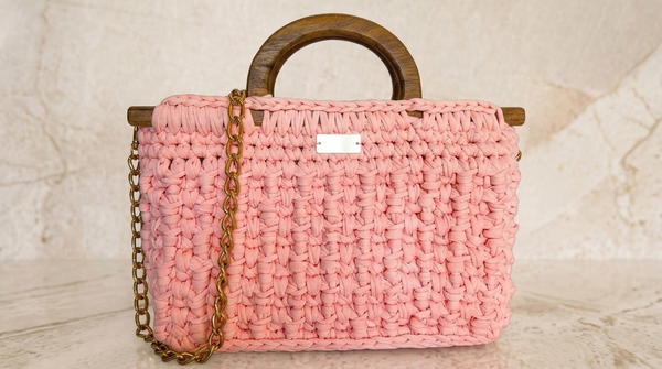 How To Crochet T-shirt Yarn Bag With Wooden Handle 2