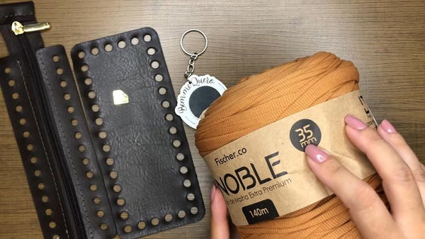 How To Crochet This Toiletry Bag (5)