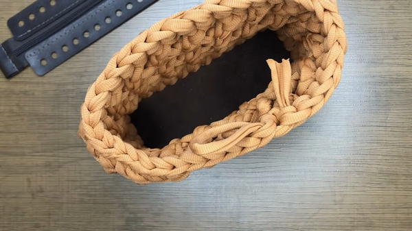 How To Crochet This Toiletry Bag (9)