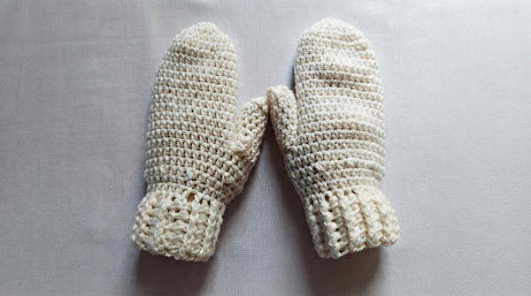 How To Crochet Very Simple Gloves (2)