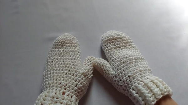 How To Crochet Very Simple Gloves (9)