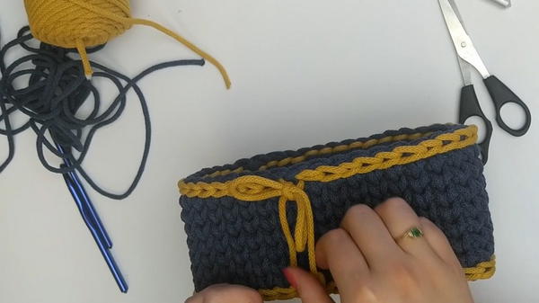 How To Crochet basket with a woven stitch on a plywood base - beginner level (7)