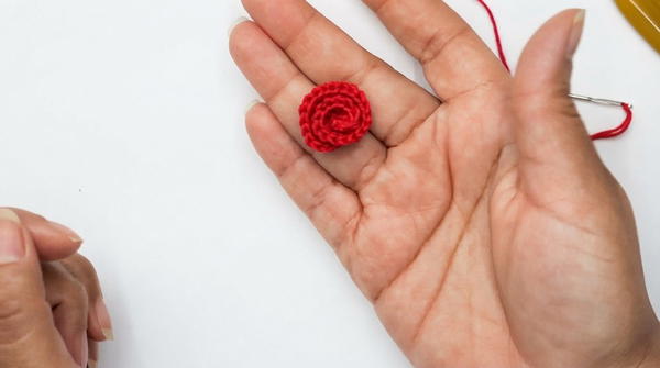 How to Crochet Heart Card with Flowers 5