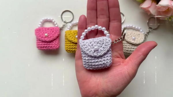 MINI BAGS! ORIGINAL AND CUTE KEYCHAINS, IDEAL FOR KNITTING IN LOADS 1 (4)