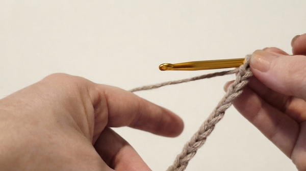 crochet from scratch double crochet (7)