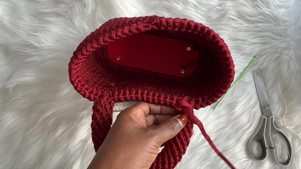 Easy Crocheted Tote Bag - How To Crochet Savvy Handbag (11)