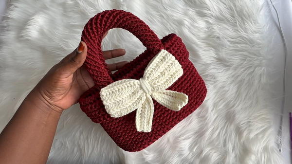 Easy Crocheted Tote Bag - How To Crochet Savvy Handbag (12)