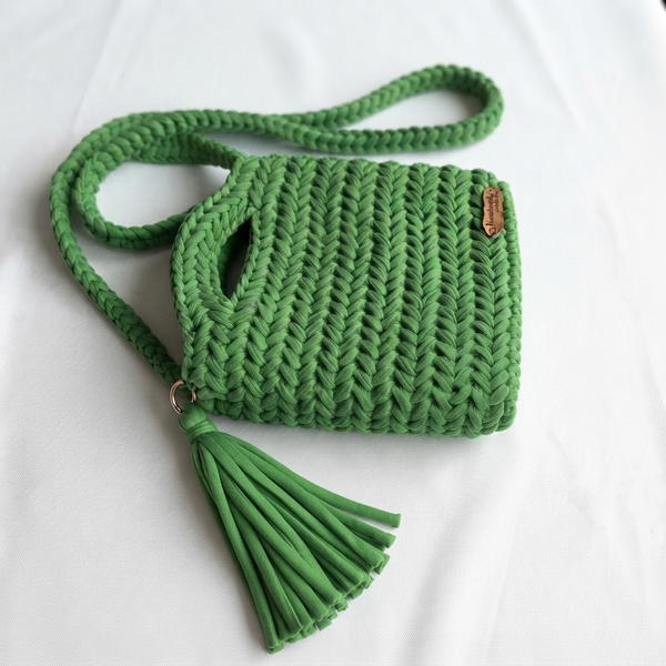 How To Crochet A Bag With the Herringbone Stitch Pattern (10)