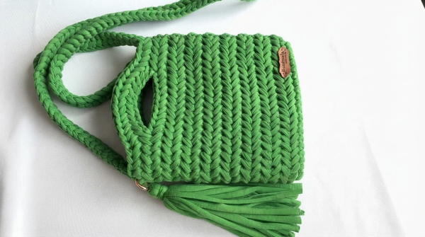 How To Crochet A Bag With the Herringbone Stitch Pattern (2)