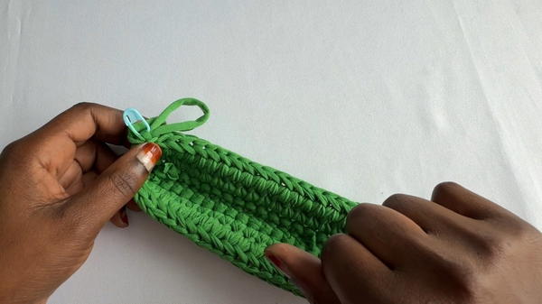 How To Crochet A Bag With the Herringbone Stitch Pattern (4)