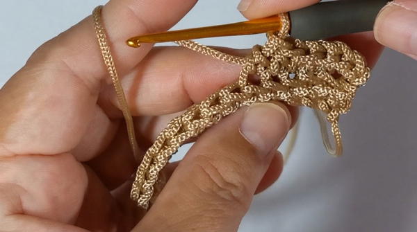 How To Crochet A Cute Bow Bag Using Parachute Cord 4